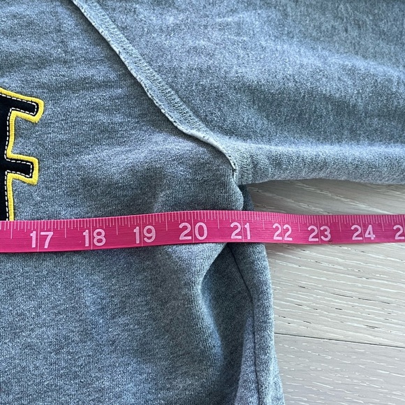 Harry Potter Universal Studios Hufflepuff Sweatshirt Size Medium - Picture 9 of 12